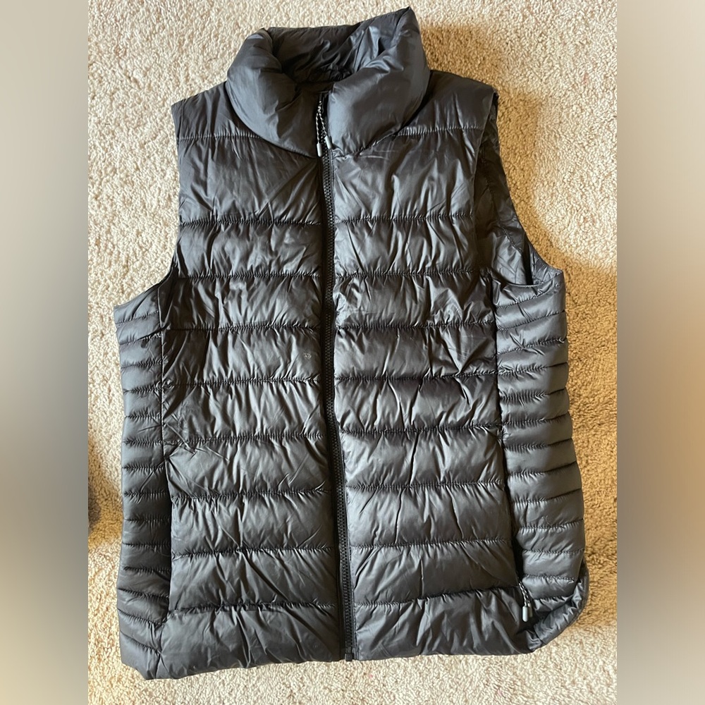 Black puffer vest